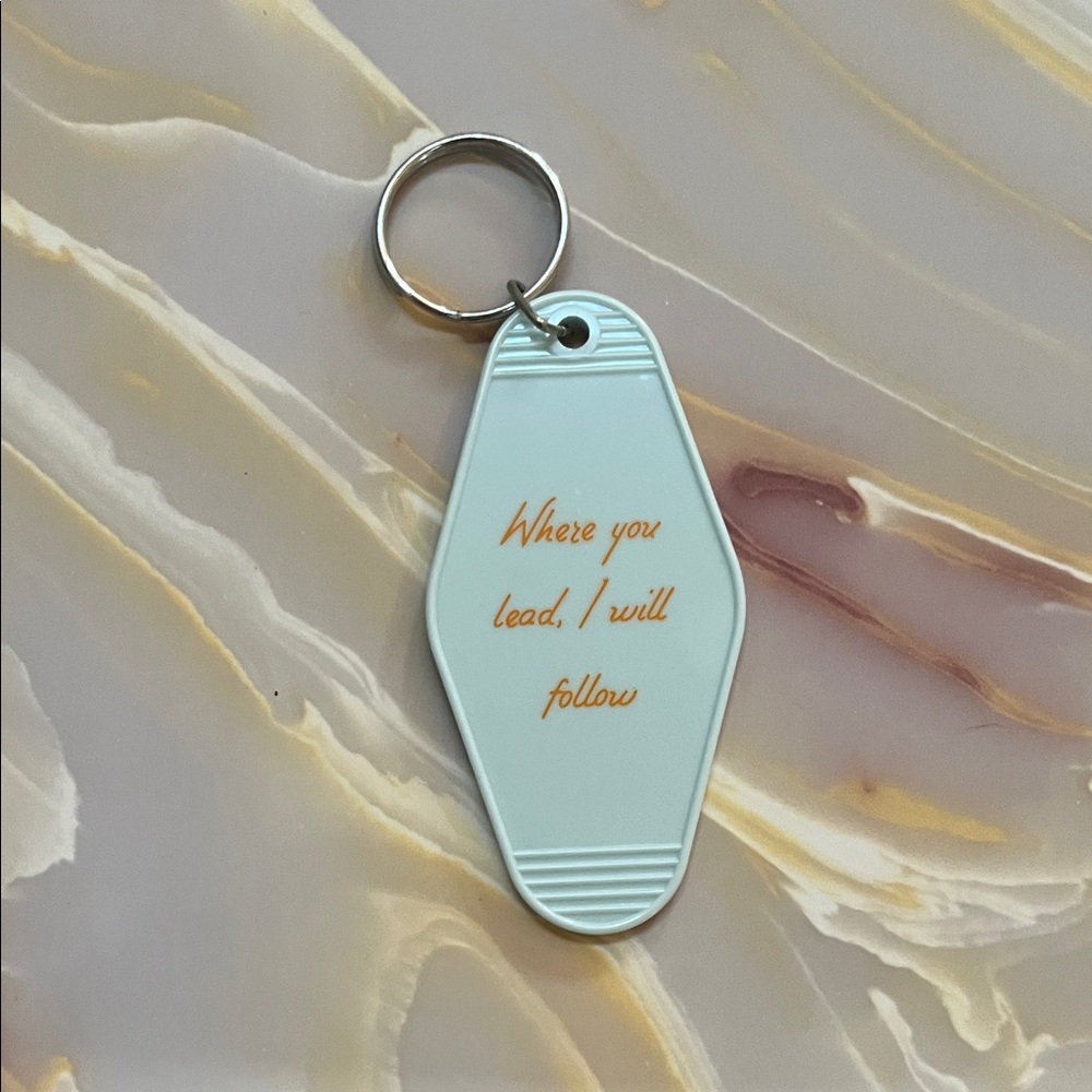 Dragonfly Inn Keychain - Picture 4 of 4
